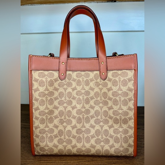 S⭕️LD‼️Coach Field Tote Signature Canvas With Patches & Novelty Strap - Picture 3 of 11